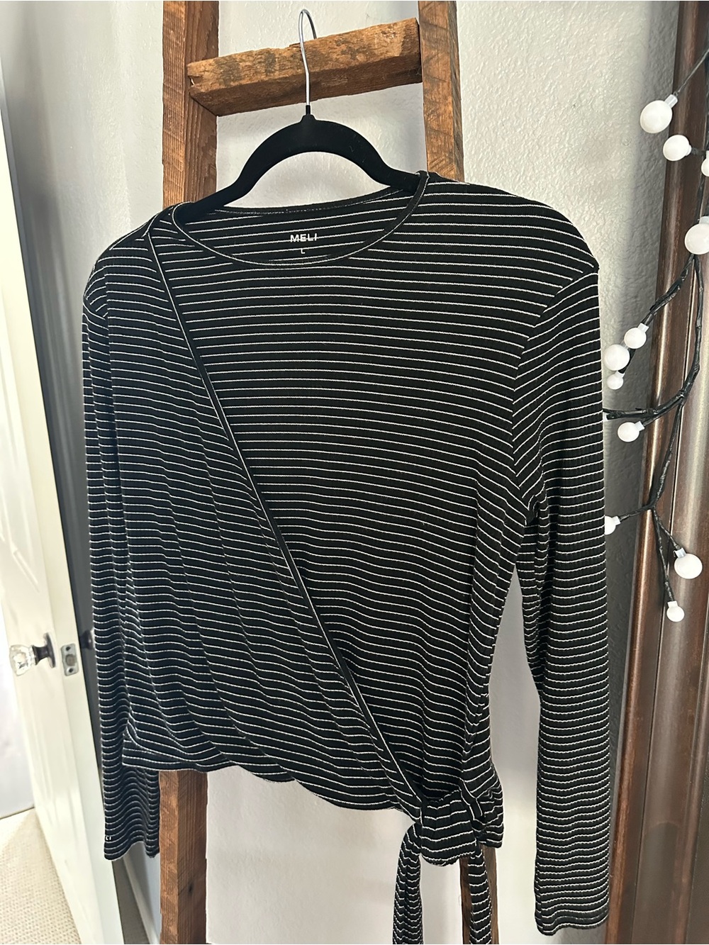 MELI Striped Long-Sleeve Tie-Side Top black and White size large - Picture 12 of 12